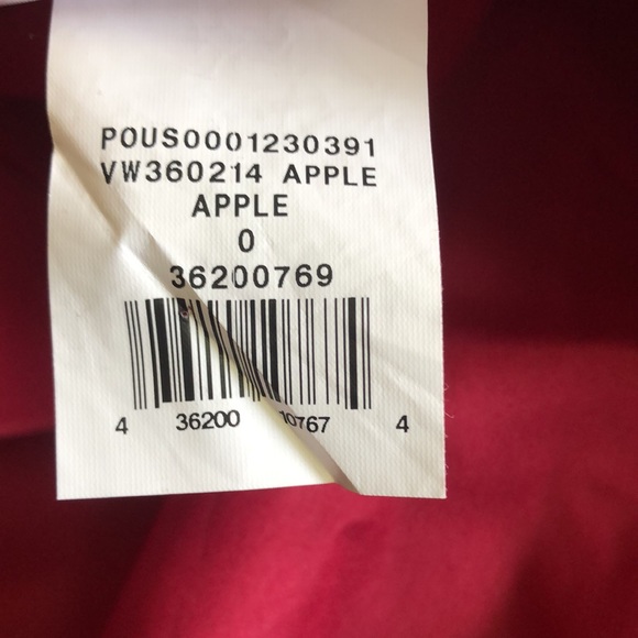 Vera Wang White V neck halter gown with sash, 2 pockets, bows - Picture 13 of 16